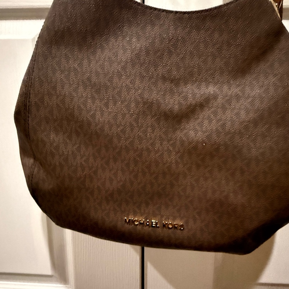 Michael Kors Lillie Large signature logo Brown Shoulder Bag with Gold Chains - Picture 7 of 8